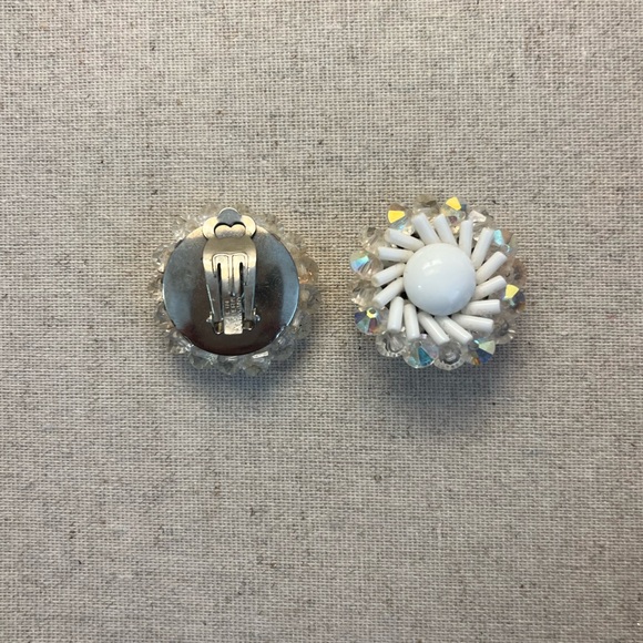 ✨ Vintage White Beaded Clip On Earrings - Picture 2 of 4
